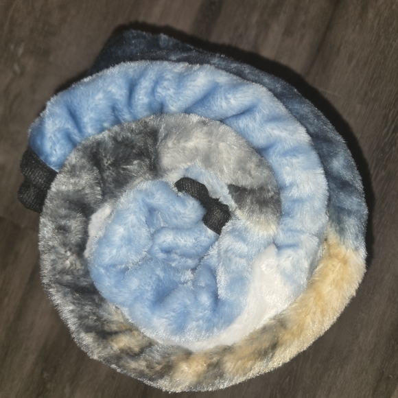 Wolf Moon Fleece Throw Blanket - Picture 5 of 5